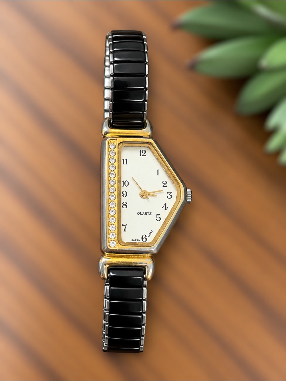 Vintage Women’s Rhinestone Quartz Watch – Black Elastic Stretch Band